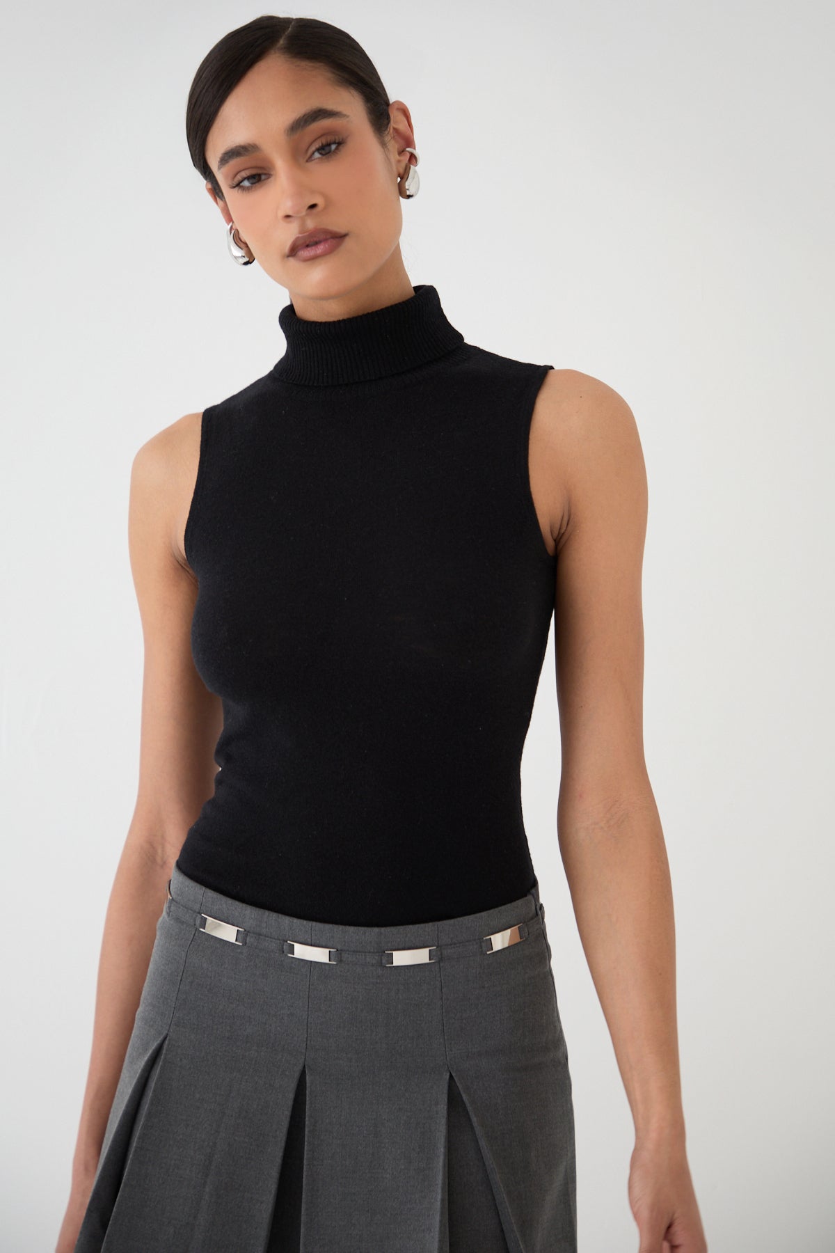 OLIVIA sleeveless turtleneck